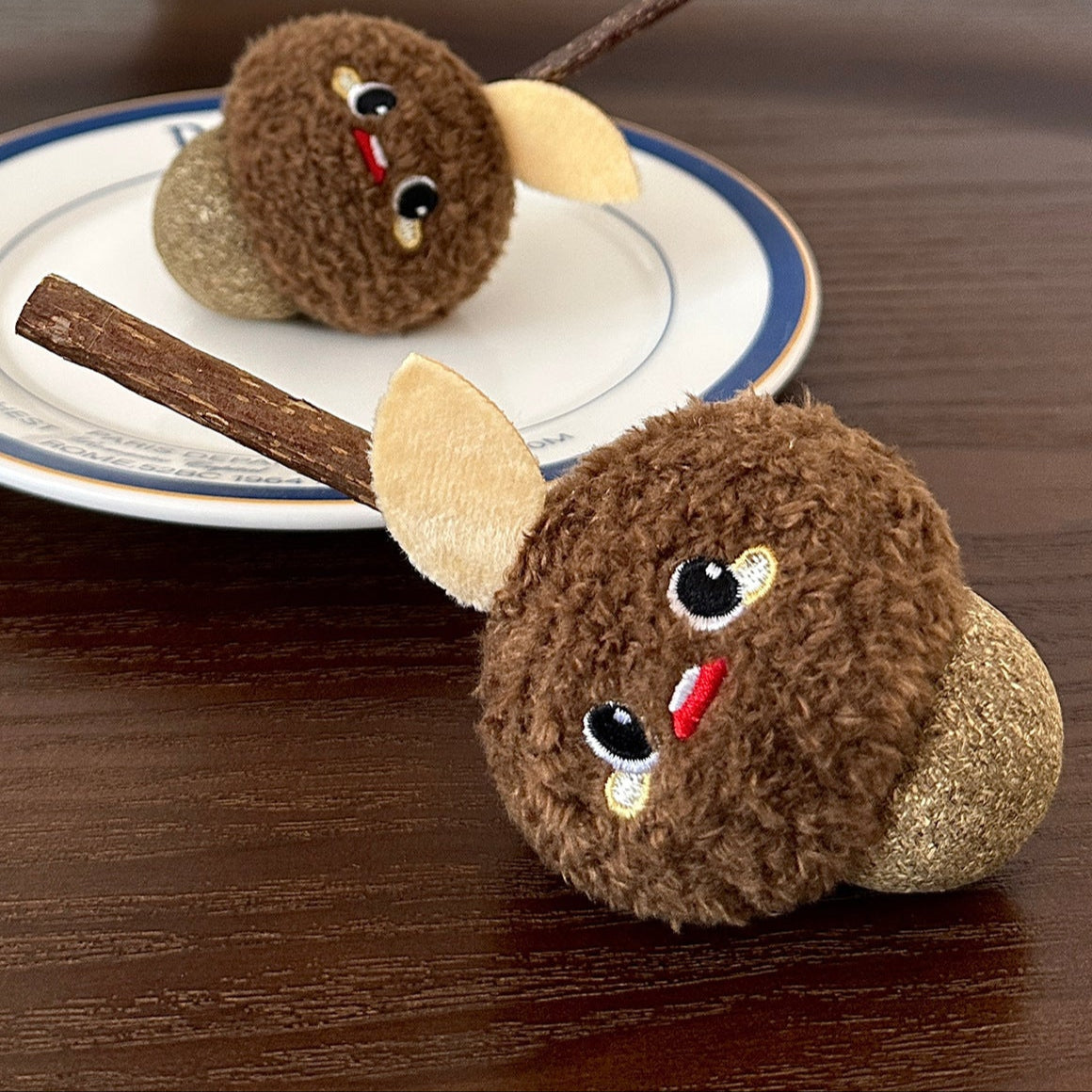 Hazelnut Stuff Toy for Grinding and Snacks