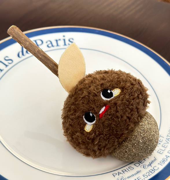 Hazelnut Stuff Toy for Grinding and Snacks